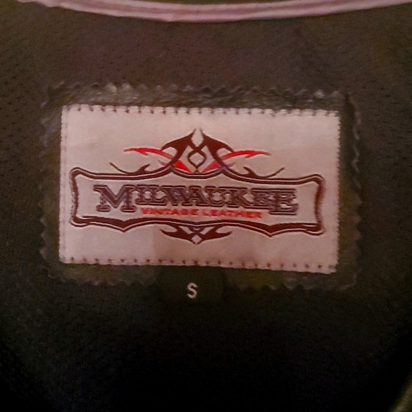 MILWAUKEE VINTAGE LEATHER. Size Small, genuine leather in black. - Picture 2 of 4